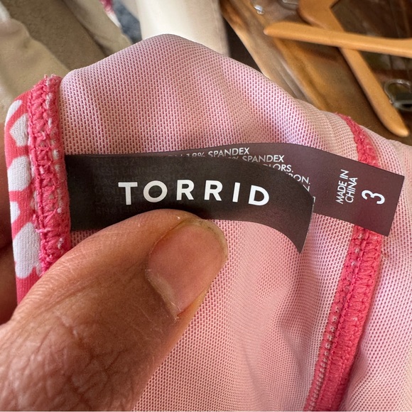 Torrid Women's Pink‎ Floral Swimsuit Bikini Top Size 3 - Picture 6 of 9
